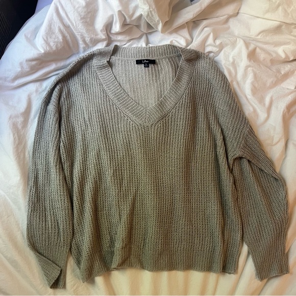 Lulu's Gray V-Neck Lightweight Sweater size XL - Picture 2 of 11